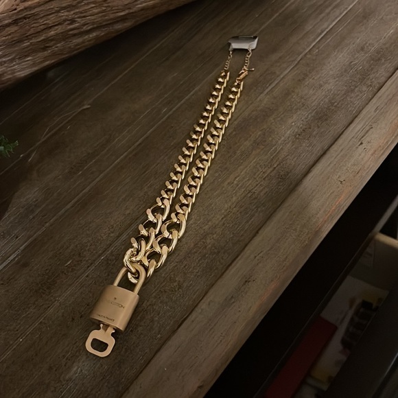 Authentic LouisVuitton lock & key #321 on an unbranded link necklace - Picture 3 of 5